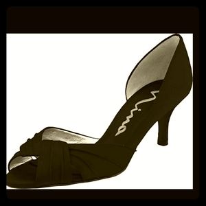 NIB Nina Women's Culver Black Luster Satin Sz 8